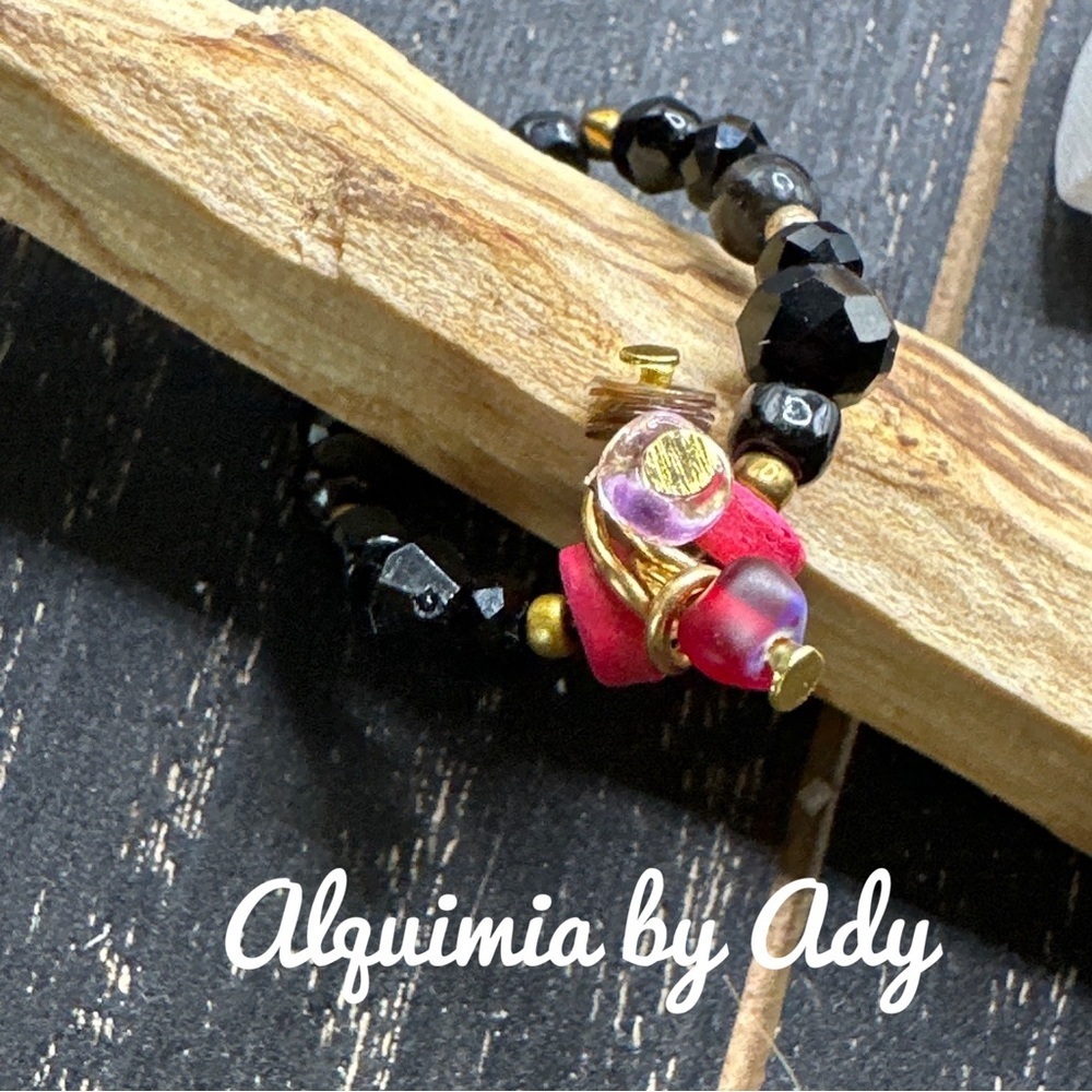 3mm Black Onyx Ring • Gold Accent Cluster • Hand‑Wrapped, Non‑Stretch Band